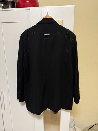 Traje negro casual con diseño de hilo Talla M