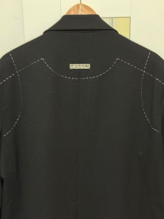 Traje negro casual con diseño de hilo Talla M