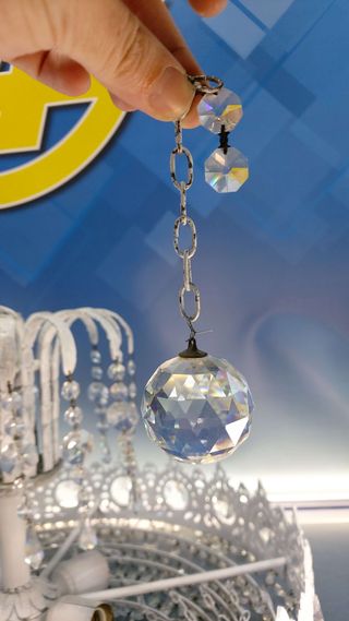 Antigua lámpara de techo estilo Imperio. Araña de cristales de roca.