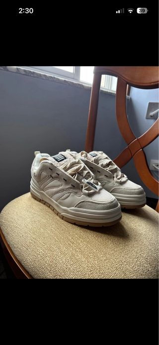 Tenis Puma Anchos Beige/Blanco Sin Estrenar