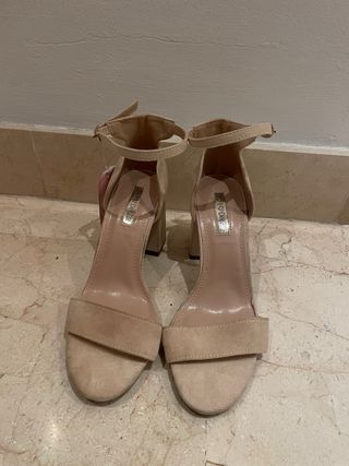 Sandalias Bebe Beige Tacón Bloque