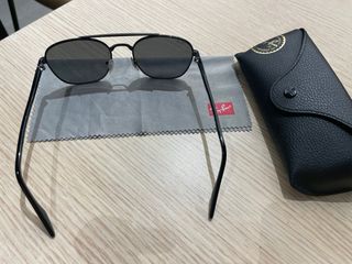 Gafas de sol Ray-Ban negras y grises