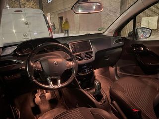 Peugeot 208 2015