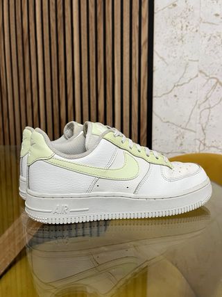 Zapatillas Nike Air Force Blancas y Amarillas