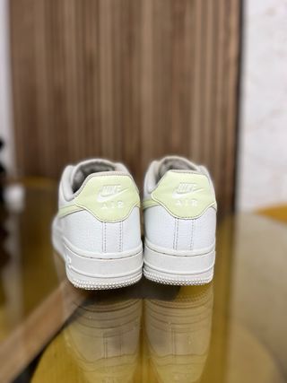 Zapatillas Nike Air Force Blancas y Amarillas