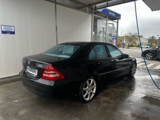 Mercedes-Benz Clase C 2005