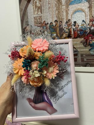 Quadro con fiori in cera e dedica
