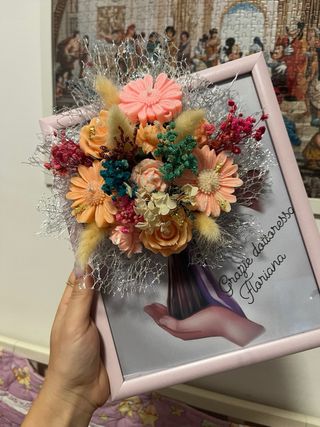 Quadro con fiori in cera e dedica