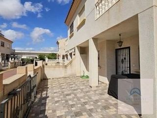 Chalet en venta en La Siesta - El Salado - Torreta en Torrevieja