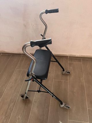 Andador con asiento y ruedas