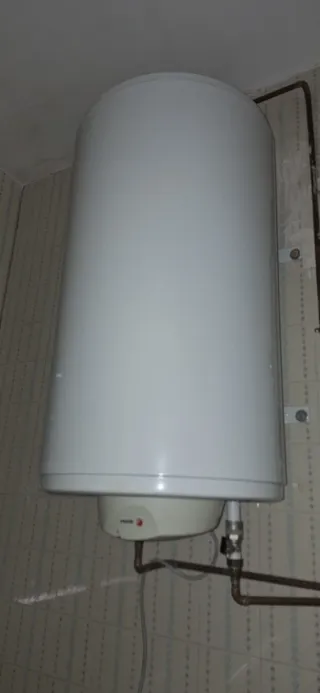 Radiador de metal antiguo