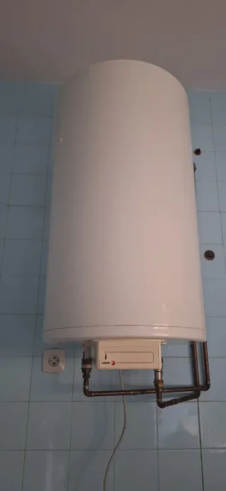 Radiador de metal antiguo