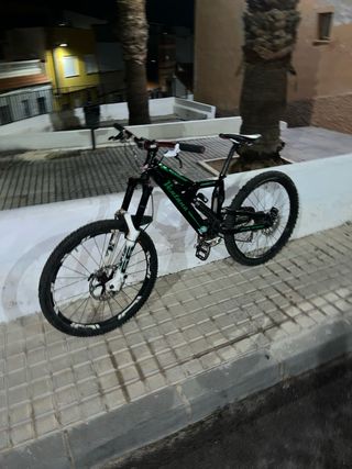 -Ventana El Cuervo. -Negra/Verde.