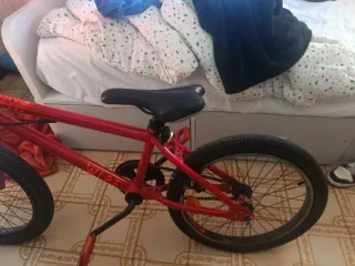 Bicicleta BMX Roja Poco Uso