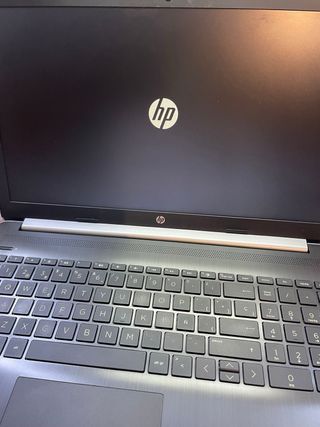 Portátil HP 15” AMD Radeon – Funciona perfecto (ba