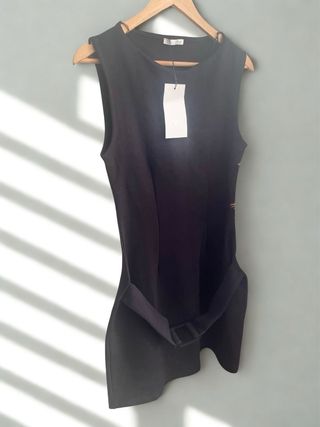 Vestido negro Zara