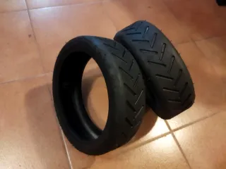 2 Neumáticos y  1 cámara Xiaomi 8 1/2x2