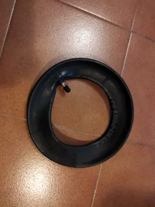 2 Neumáticos y  1 cámara Xiaomi 8 1/2x2