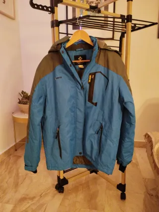 Chaqueta de esquí azul y gris