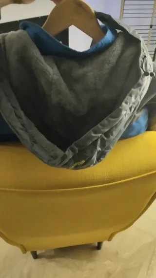 Chaqueta de esquí azul y gris