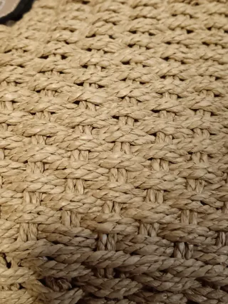 Bolso de rafia con abalorios y flecos