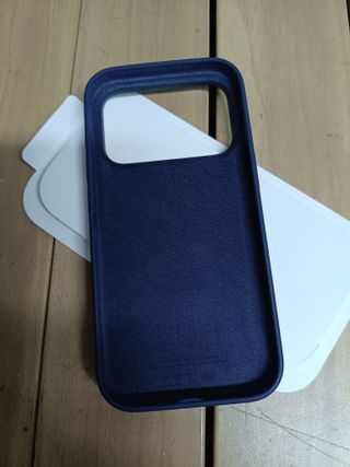 Funda de silicona con MagSafe para el iPhone 17 Pro - Medianoche