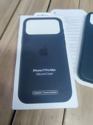 Funda de silicona con MagSafe para el iPhone 17 Pro Max - Negro