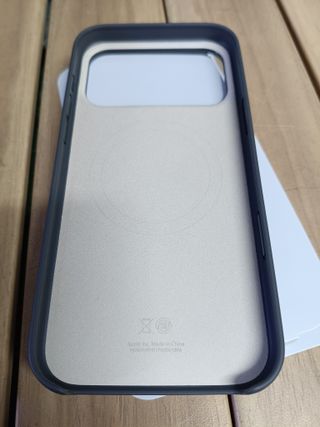 Apple Funda Beats con MagSafe y Control de Cámara para el iPhone 17 Pro Max - Gris antracita