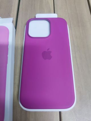 Funda de silicona con MagSafe para el iPhone 16 Pro - Fucsia