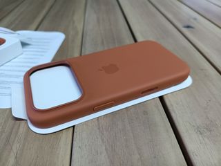 Apple Funda de silicona con MagSafe para el iPhone 17 Pro — Terracota