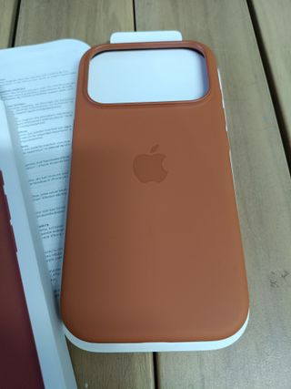 Apple Funda de silicona con MagSafe para el iPhone 17 Pro — Terracota