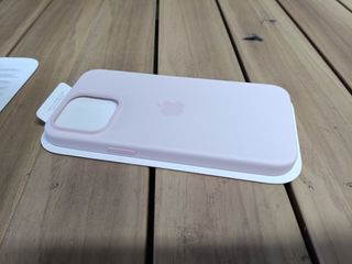 Apple Funda de silicona con MagSafe para el iPhone 15 Pro Max - Rosa claro