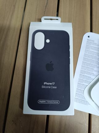 Funda de silicona con MagSafe para el iPhone 17 - Negro