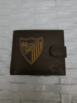 Carteras de piel con escudos de fútbol