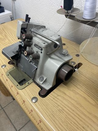 Máquina de coser Overlock Brother