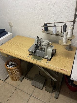 Máquina de coser Overlock Brother