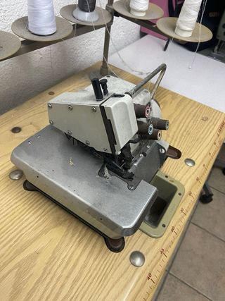 Máquina de coser Overlock Brother