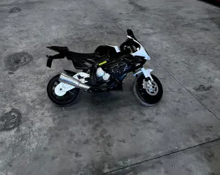 Moto eléctrica BMW para niños de 37 a 96 meses