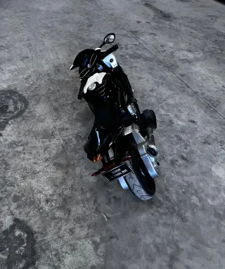 Moto eléctrica BMW para niños de 37 a 96 meses