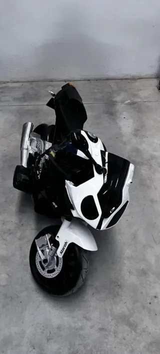 Moto eléctrica BMW para niños de 37 a 96 meses