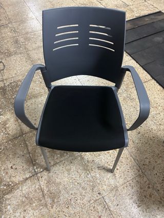 Mesa cristal negro y 4 sillas con brazos