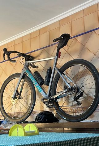 Bicicleta Focus Izalco Max Disc 8.7 (2019) Plata.