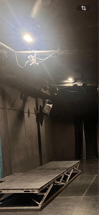 Altavoz Behringer B12 + Soporte Pared