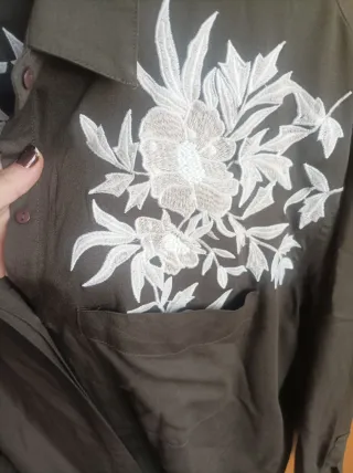 Camisa de Mango verde bordada