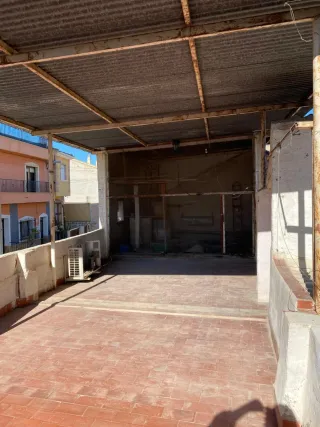 Casa a tres calles, para venta o permuta edificio