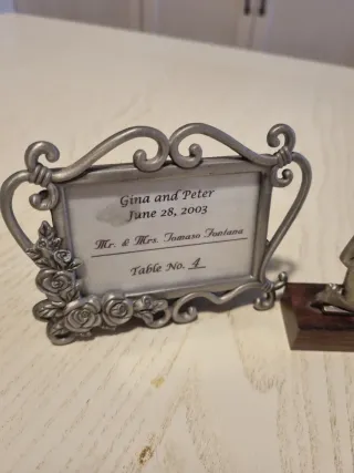 Cornice in peltro con rose. Bambolina in peltro