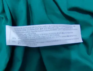 Cazadora verde con logo