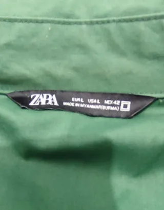 Cazadora verde con logo