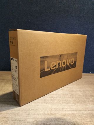 Portátil LENOVO Ryzen 3 IdeaPad IP1 15AMN7 de 15,6" y 256 GB