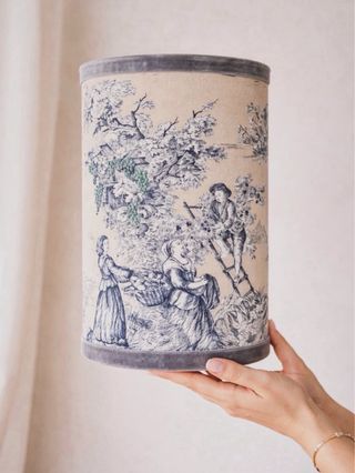 Pantalla de lámpara hecha a mano con diseño toile